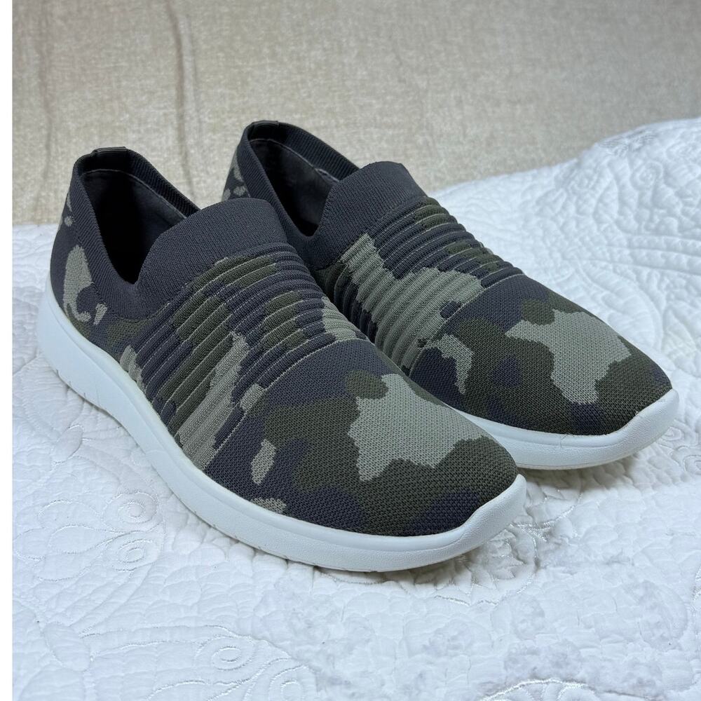 Blondo Women's 9M Green Karen Waterproof Camo Stretch Slip On Sneaker Comfort
